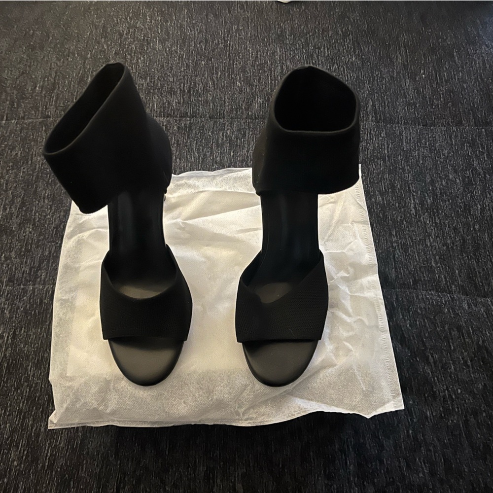 Women’s black heels
